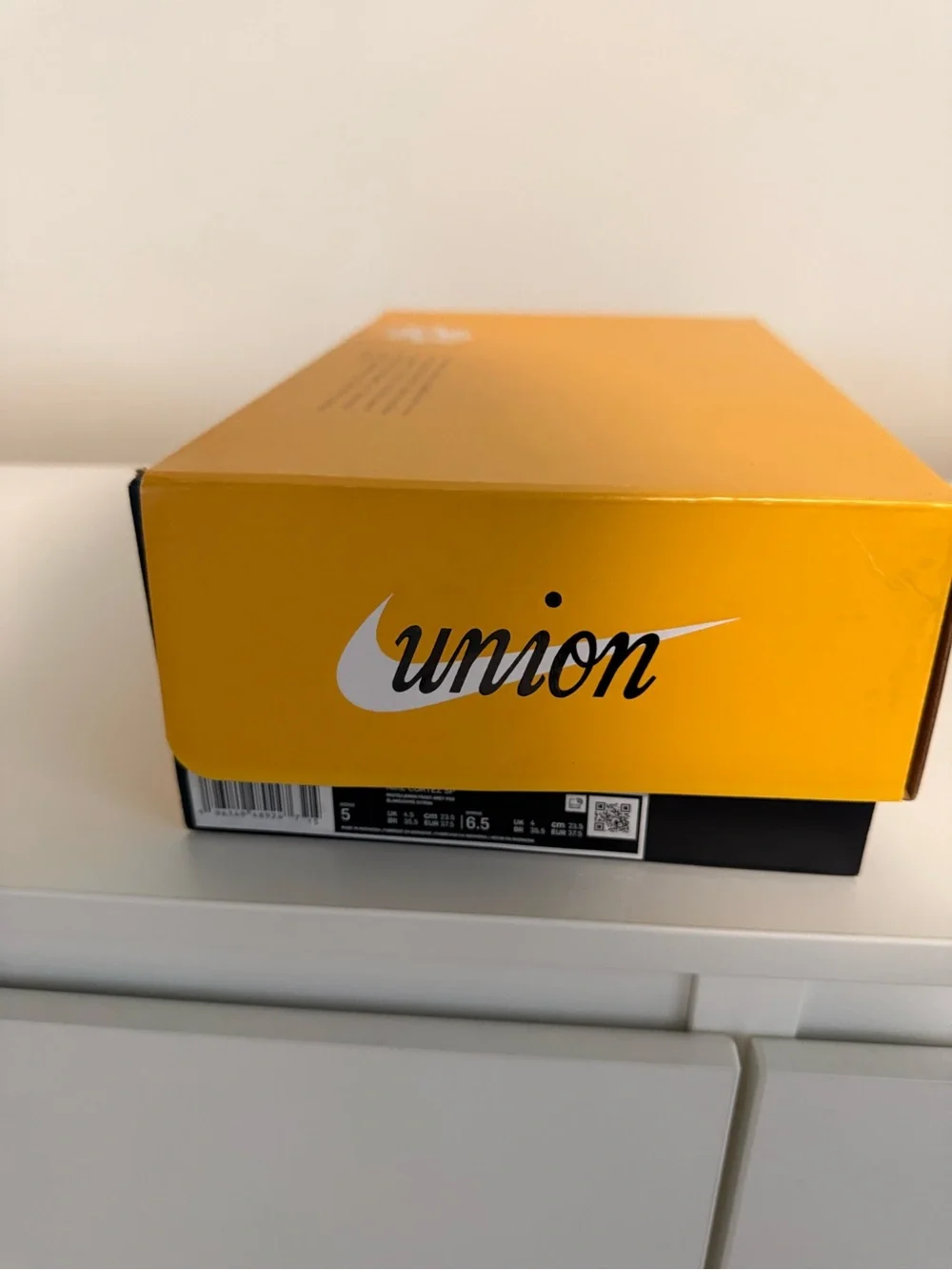 Casual Lace-Up Sneaker in Light Gray and Yellow